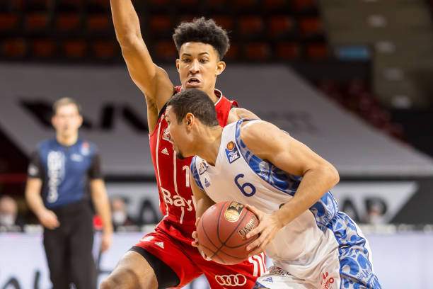 使得他不仅 使得他不仅